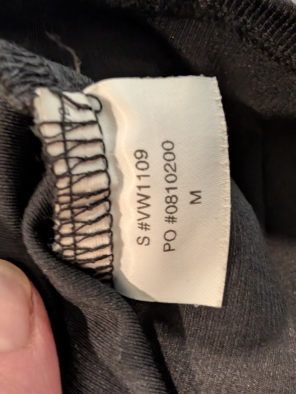Vuori Black Scoop-Neck Cropped Top - Women - Picture 3 of 6